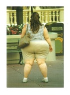 Pocztówka - Młoda kobieta i szerokie możliwości