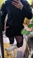 Czarna bluza z rozcięciami na ramionach Cropp S