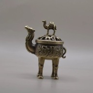 Orientalna kadzielnica z wielbłądami – symbol wytrwałości