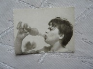 SPRAGNIONA KOBIETA W UPALNY DZIEŃ