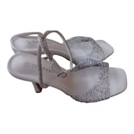 Białe eleganckie sandałki na szpilce z cyrkoniami, buty na wesele, imprezę