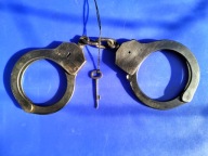 Polskie kajdanki MO z lat 80--tych PPST 1/80