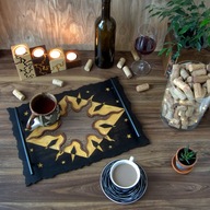 Drewniana taca do serwowania z motywem słońca i gwiazd. Rękodzieło.