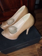 Beżowe szpilki na platformie z odkrytym palcem 37