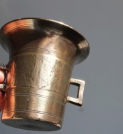 1,27 kg OGROMNY CIĘŻKI MOŹDZIERZ APTECZNY OZDOBNIE MŁOTKOWANY, 13 x 11,5 cm