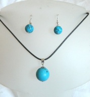 Turkusowe kule, wisiorek i kolczyki, komplet biżuterii z turkusami
