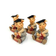 Zestaw 4 figurek świnek prosiaczków strój akademicki dyplom vintage lata 90
