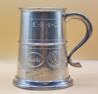 KUFEL z cyny ANGIELSKI ciekawy, logo Audi oraz VW