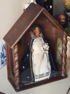 Kapliczka przenośna - figurka z wosku.