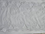 Haft stabilny na tiulu biały szerokość 17cm.