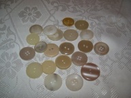 GUZIKI DUŻE, BIAŁA I KREMOWE, RÓŻ. WIELK. -21 SZT.