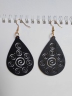 Czarne drewniane lekkie kolczyki ażurowe