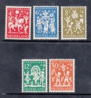 HOLANDIA **Mi 767-771 WYCINANKI seria z 1961