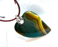 Agat w kolorach jesieni, wisiorek - serce na rzemyku