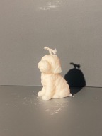 Urocza świeczka w kształcie pieska – oryginalny akcent dekoracyjny