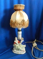 PIĘKNA LAMPA figuralna PORCELANOWA z abażurem sygnowana Lippelsdorf