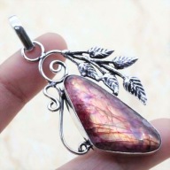 Delikatny Wisiorek Labradoryt