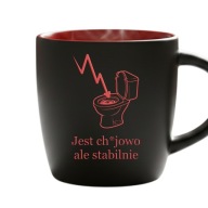 Kubek „Jest ch*jowo ale stabilnie” czarny mat czerwone wnętrze