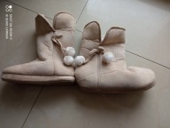 Kapcie z pomponami beż UK 3-4 37 ciepłe futerko!