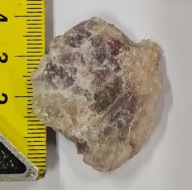 Pegmatyt z wrostkami lepidolitu i granatu – okaz kolekcjonerski 15,2 g