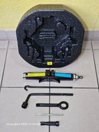 Zestaw narzędzi Kia Rio IV wraz z organizerem - styropian w koło 15" - NOWE