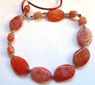 Agat pajęczy w odcieniach czerwieni, oryginalny naszyjnik