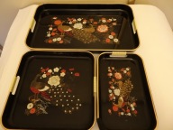 Trzy tace z tworzywa z motywem japońskim, tace vintage