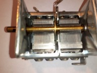 KONDENSATOR zmienny STROJENIOWY 2x485pF