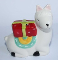 Ceramiczny pojemnik na przyprawy w kształcie lamy.