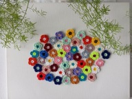 Szydełkowe kwiatuszki mix 3,5 cm