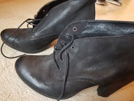 Półbuty Lasocki r. 40 czarne na solidnym słupku