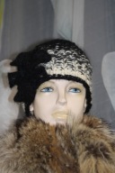 CZAPKA RETRO z kwiatem ecru rekodzielo