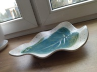 Ręcznie robiona ceramiczna miska w kształcie liścia