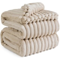 Koc Estadi poliester 220 cm x 200 cm kolor beżowy duży miły