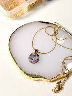 Clay Gems – Wisiorek z limitowanej kolekcji FAITH na cel charytatywny