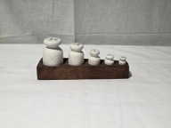 Stare odważniki porcelanowe z okresu Prl-u. Zestaw 1-20dkg w etui (2)
