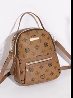 Mały plecak damski / Torebka – wzór monogram i serca – brązowy