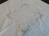 OBRUS KWADRATOWY - HAFTOWANY 80 / 80 cm. - BAWEŁNA !!!