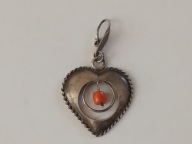 Srebrna zawieszka - serce, z koralem l.60-70-te