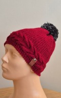 Wiśniowa damska czapka z pomponem - HANDMADE