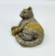 Leżący kotek dachowiec, przestraszony kotek 6cm