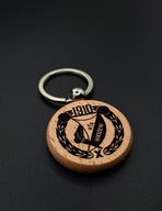 Drewniany brelok Widzew – grawer z logo, prezent dla kibica