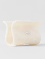 Alo Yoga kontrastowa biała perłowa spinka do włosów 90’ s Claw Clip ALOYOGA