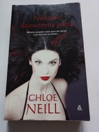 Niektóre dziewczyny gryzą Chloe Neill