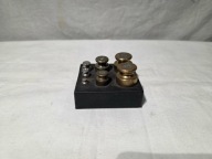 Odważnik mosiężne z okresu Prl-u w etui - zestaw 5-200g