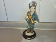 ŁADNA FIGURKA polistonowa MEERCHI = CHŁOPIEC z TRĄBKĄ = 20cm