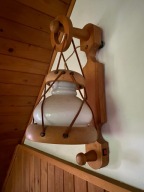 Drewniana lampa ścienna