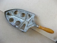 Design 1960 Metalowa PODSTAWKA pod ŻELAZKO : Głęboki PRL do WYSTROJU ...!!!