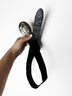 Czarny skórzany pasek vintage do talii z dużą owalną złotą klamrą skóra