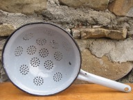 Stary DUŻY Emaliowany DURSZLAK z rączką_LOFT PRL